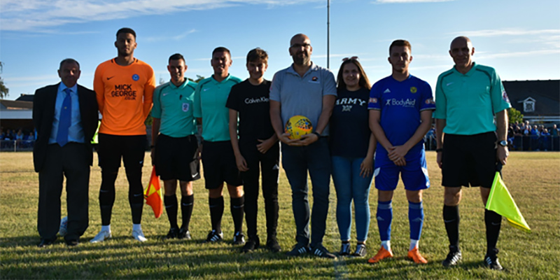 Supermax sponsorise un match de football local